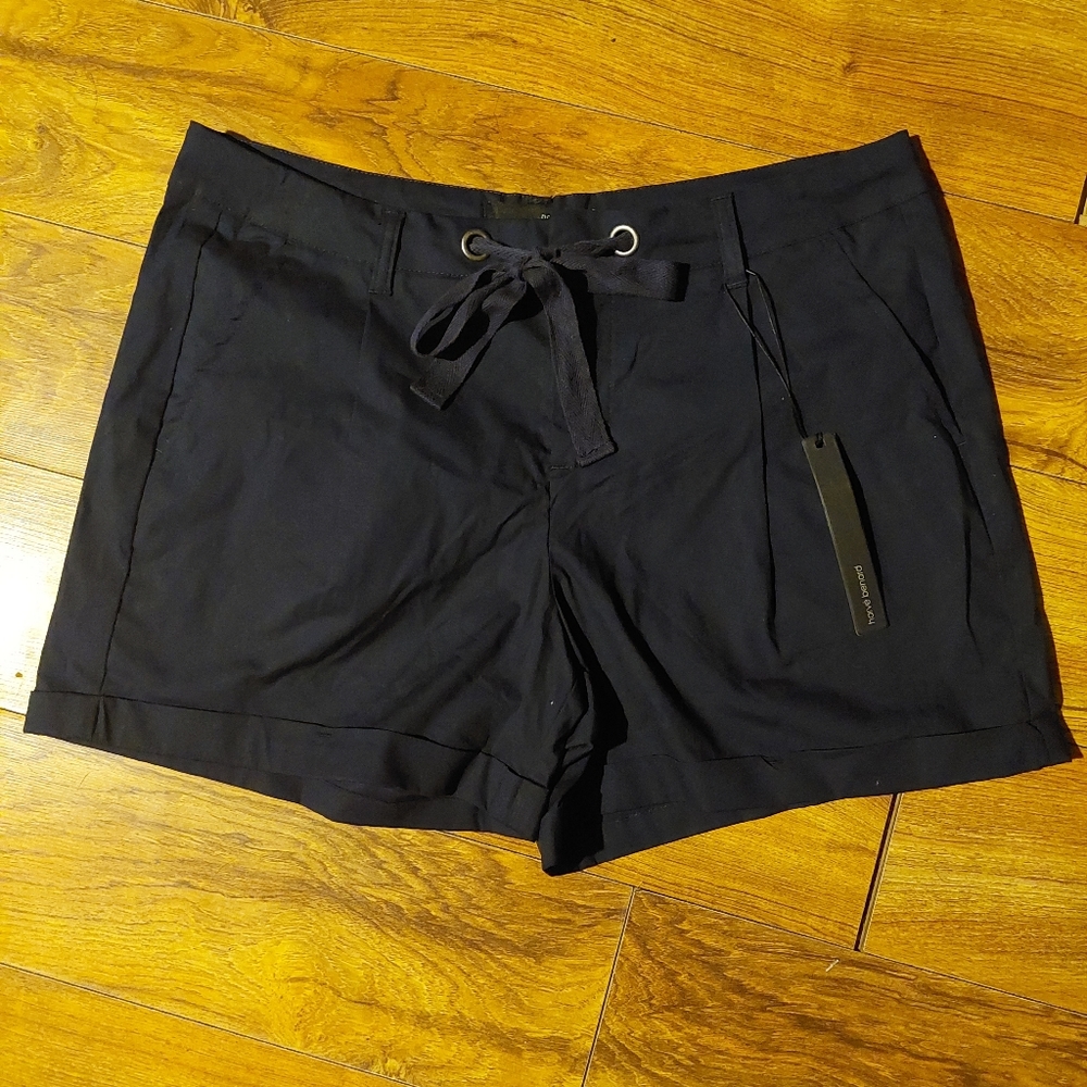 Harve Benard Womens shorts size 6 navy NWT